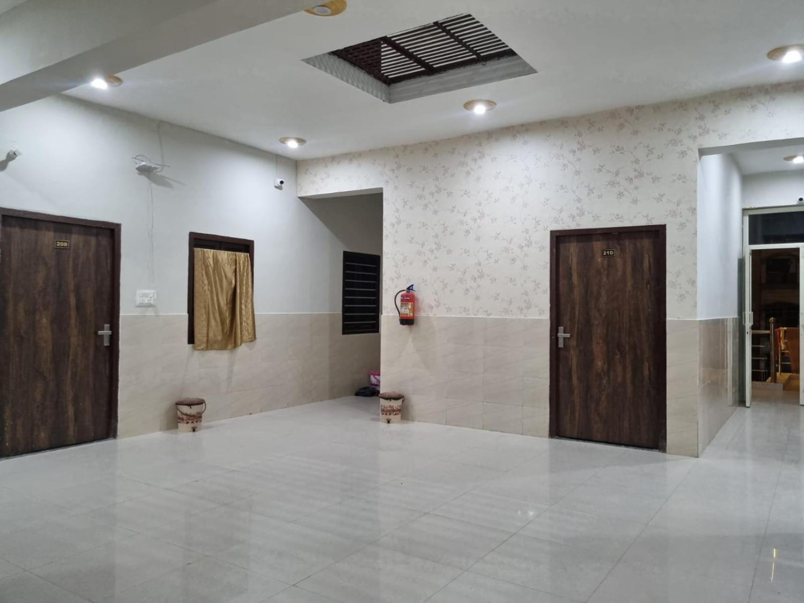 Hotel Vrindavan Bhakti Bhavan- Near Prem Mandir By Mukund Exterior foto