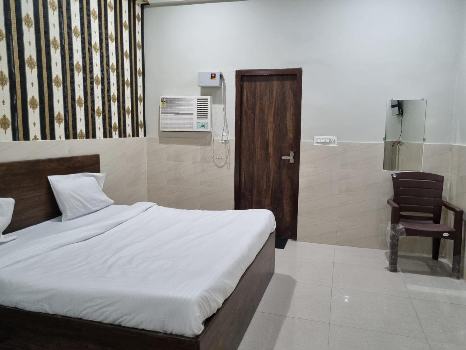 Hotel Vrindavan Bhakti Bhavan- Near Prem Mandir By Mukund Exterior foto